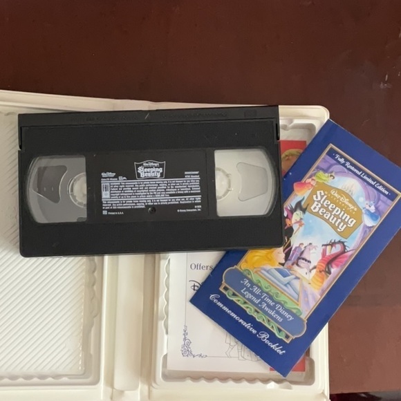 Walt Disney’s Limited Edition Sleeping Beauty VHS Tape - Picture 5 of 6